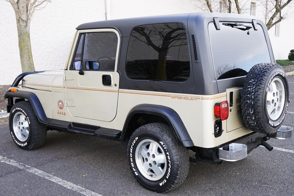 1992 Jeep YJ Wrangler Sahara - left rear profile