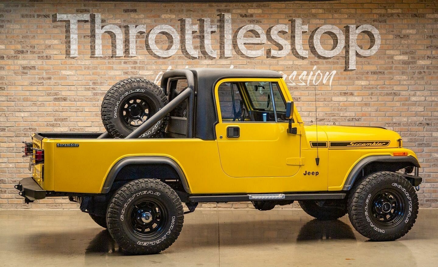 Jeep CJ-8 Scrambler - right side