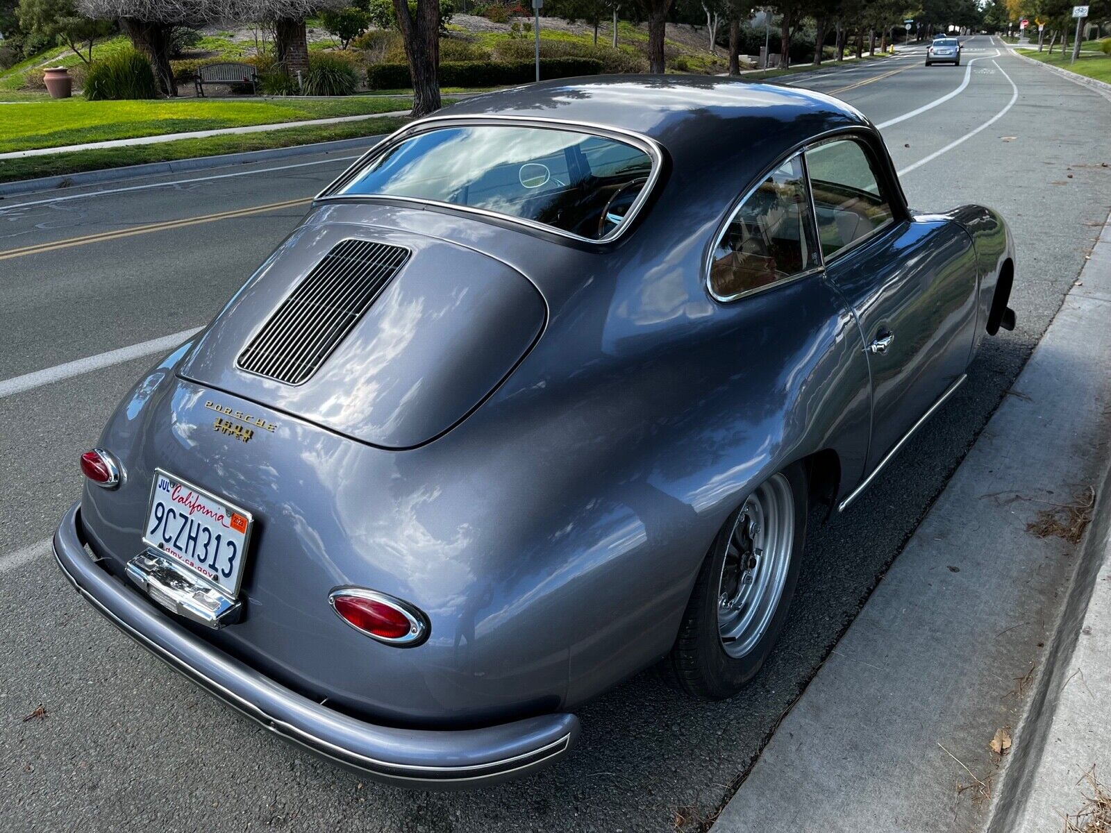 356 Speedster - replica -right rear trunk