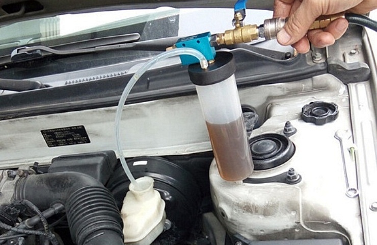 One-person brake bleeder kit