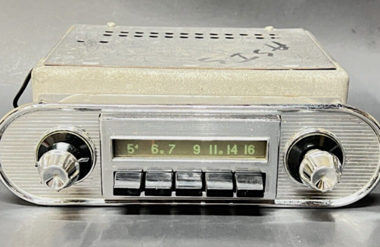 Vintage Studebaker radio 1960/1961