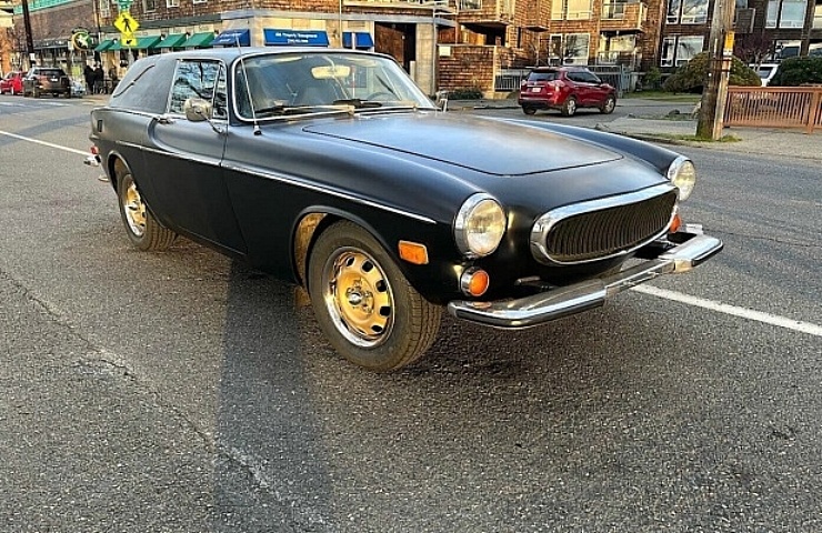 1973 Volvo 1800 hearse - right front profile - street