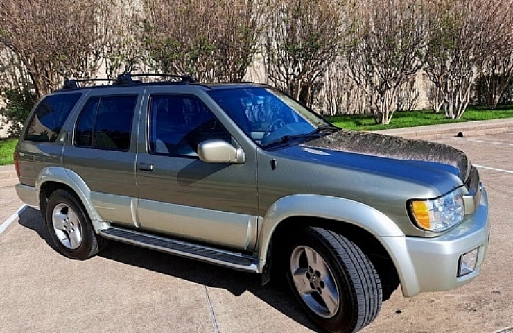 2003 Infiniti_ QX4 - right front profile - featured