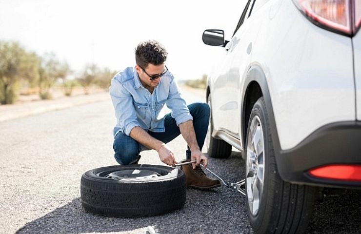 Changing a tire