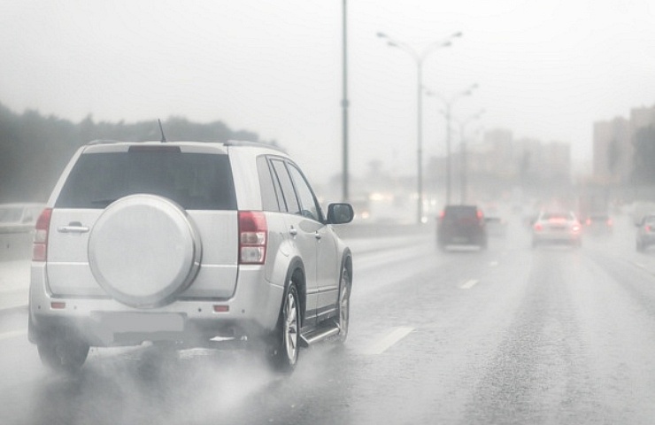 SUV driving in the rain. All-season or all-weather tires - which is best for you?