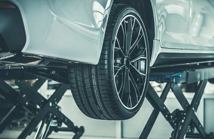 Car on scissor lift for tire rotation