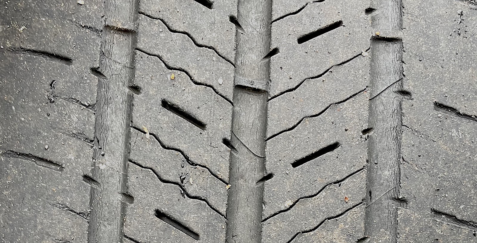 Michelin Defender -tire wear indicator bars