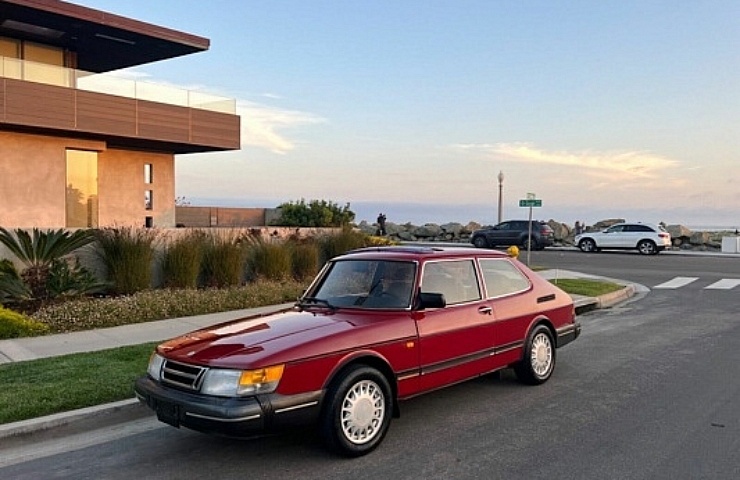 1987 Saab 900 - left front profile