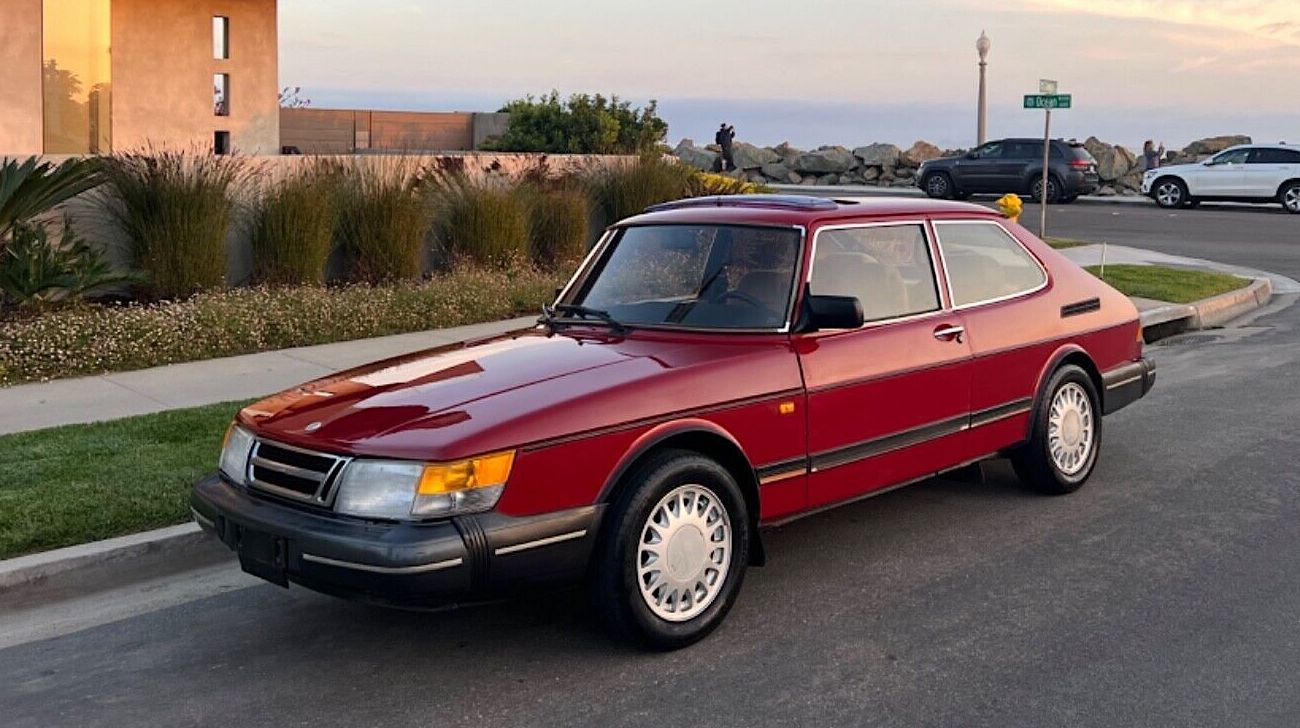 1987 Saab 900 - left front profile