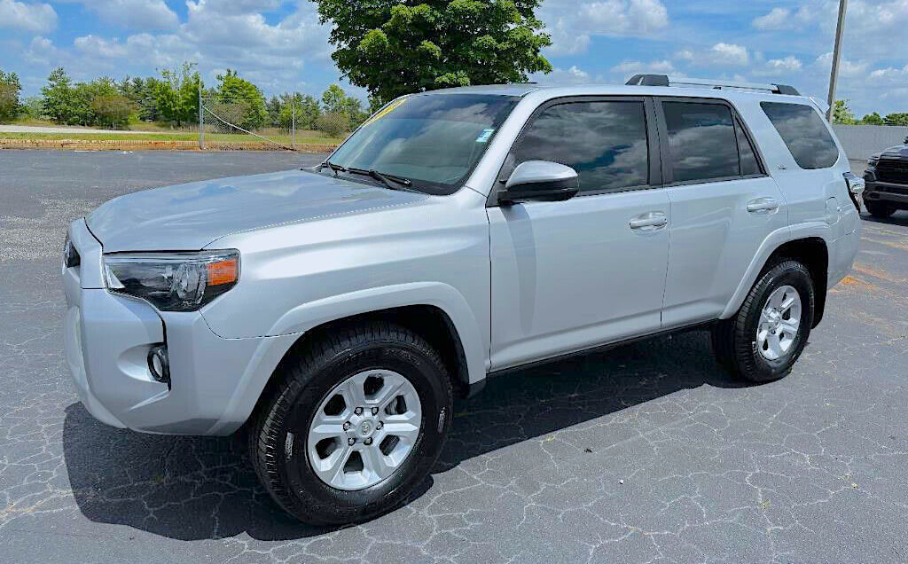 2019 Toyota 4Runner SR5 on Michelin Defender LTX all-season tires