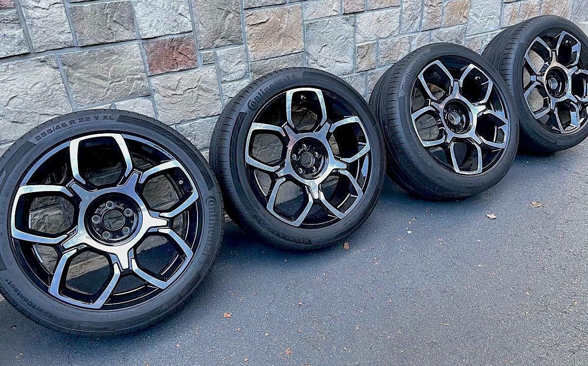 Rolls Royce Cullinan tire and wheel package