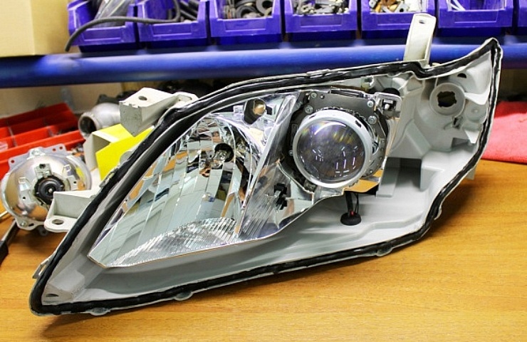 Vehicle head xenon lamp with projector