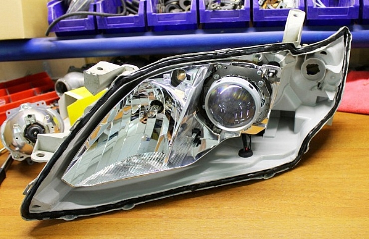 Projector Versus Reflector Headlights -  Motors Blog