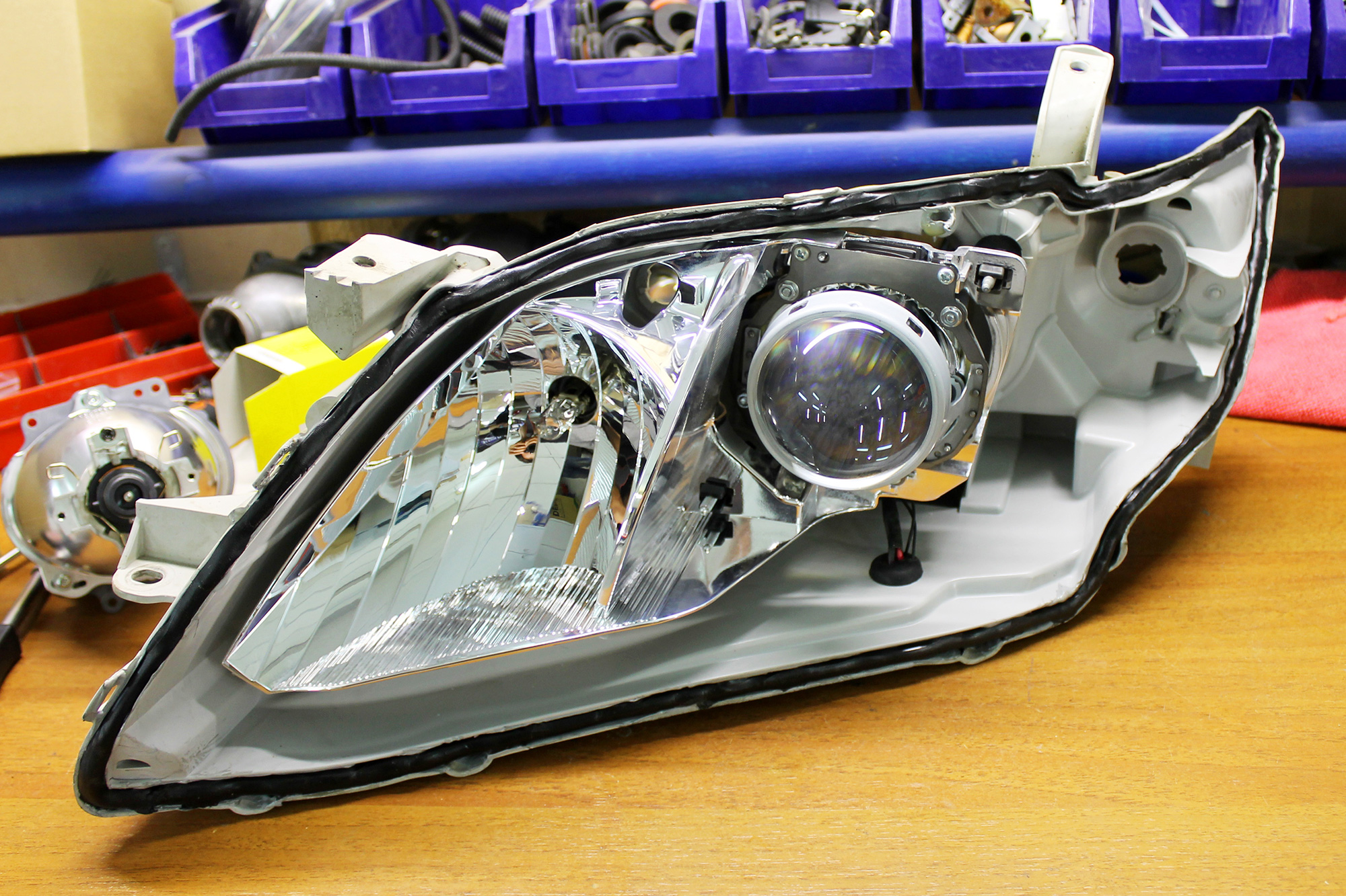 Projector Versus Reflector Headlights -  Motors Blog