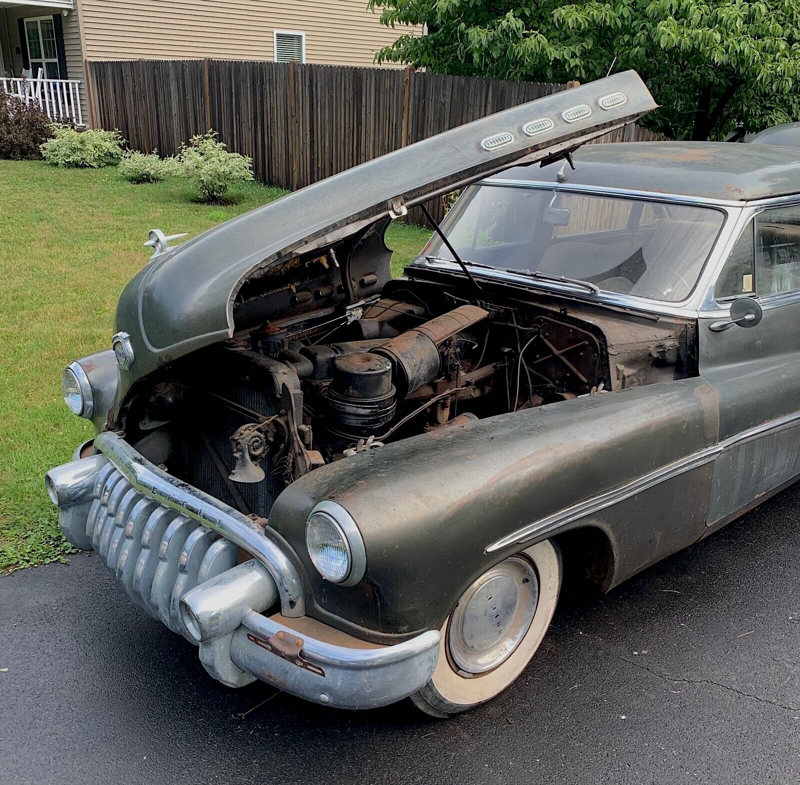 1950 Buick Roadmaster Offers Acres of Chrome and a Straight Eight