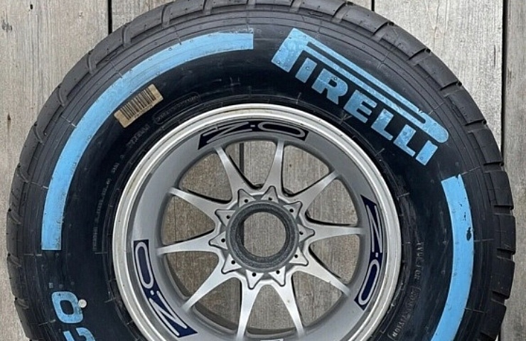 Sebastian Vettel used wheel and Pirelli tire - featured