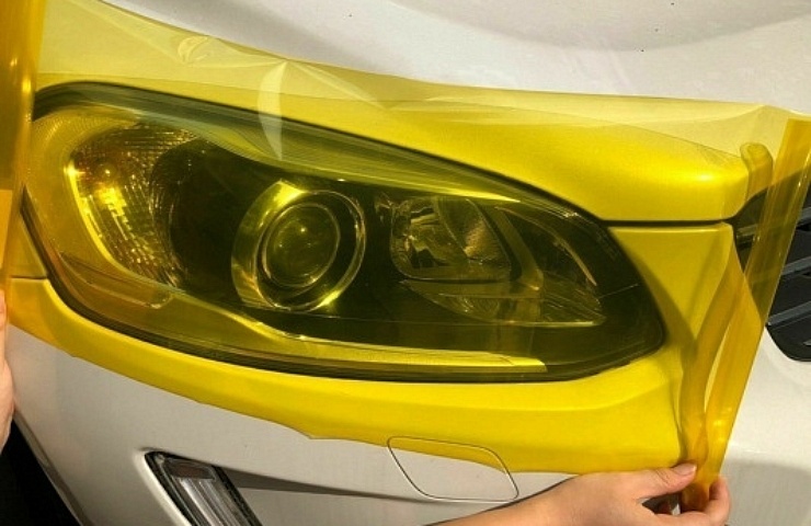 Applying yellow headlight tint
