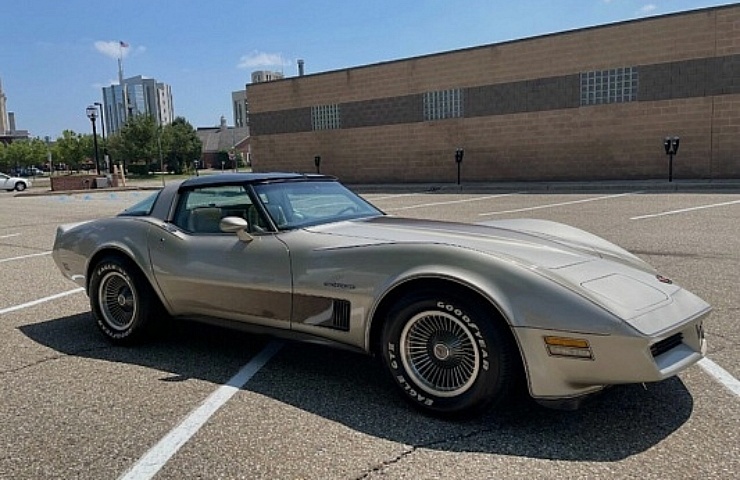 1982 Chevrolet Corvette - right front profile - featured