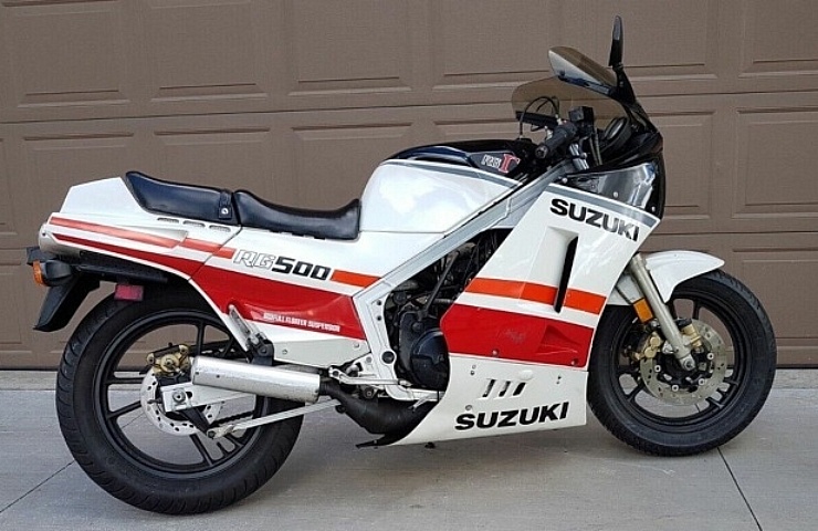 1986 Suzuki RG500 Gamma - right side - cropped