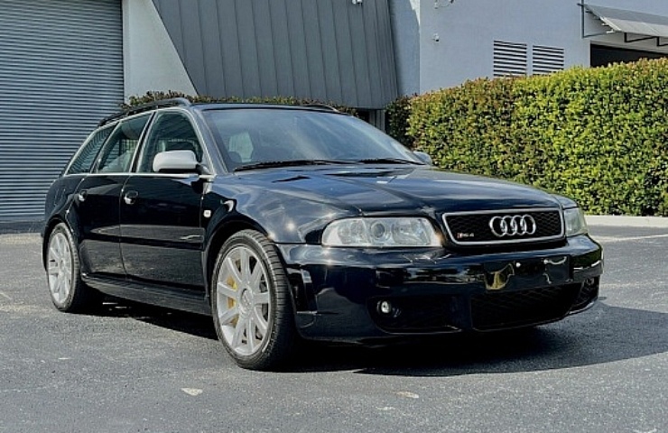 2001 Audi RS4 Avant - right front profile - featured