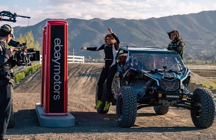 Emelia Hartford and Hailie Deegan with the eBay Motors modded Can-Am Maverick X3