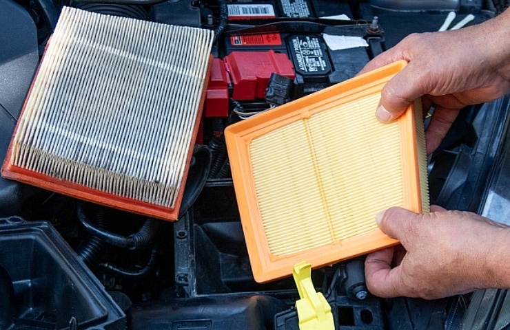 Removing and replacing a car engine air filter