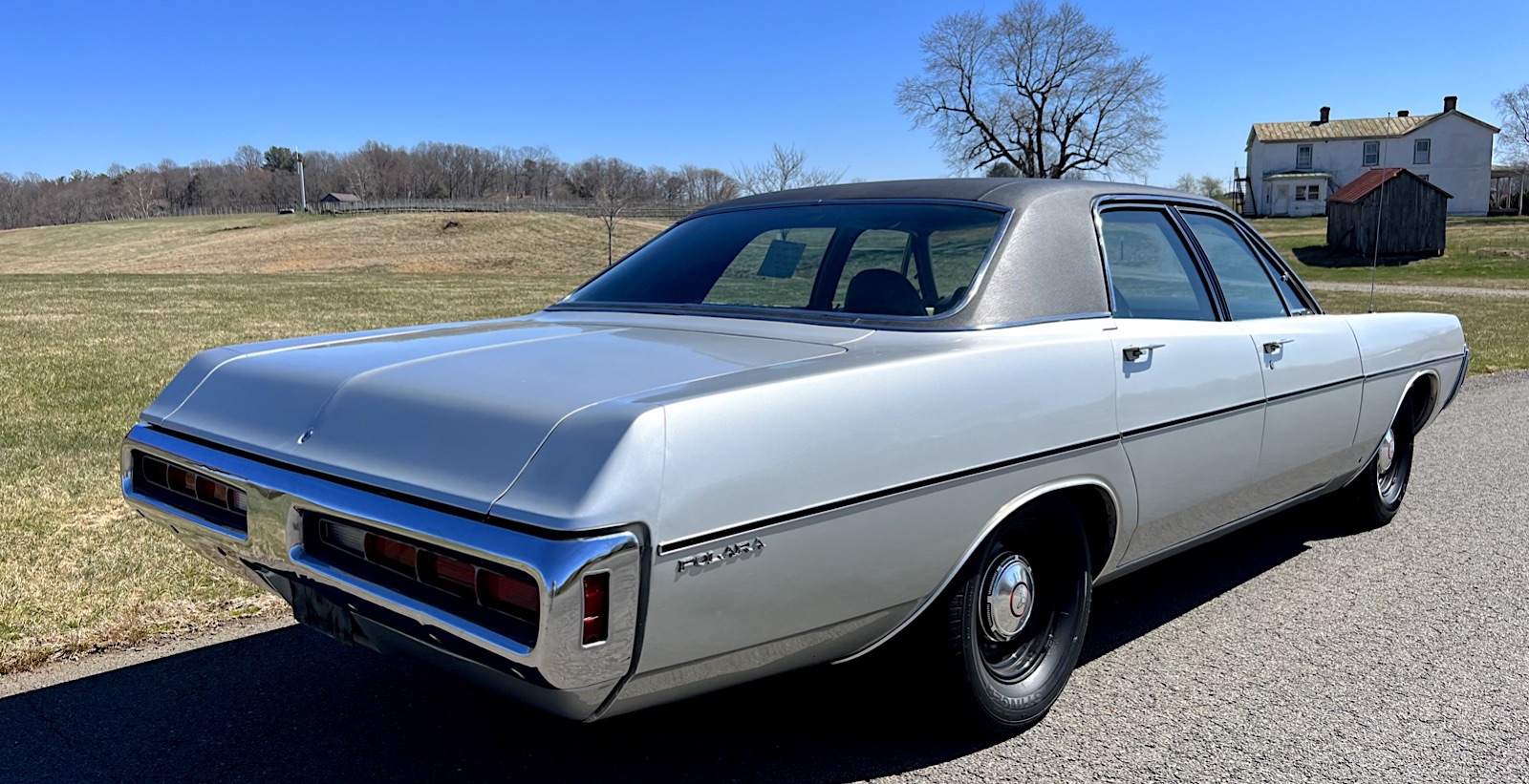 1970 Dodge Polara - right rear profile