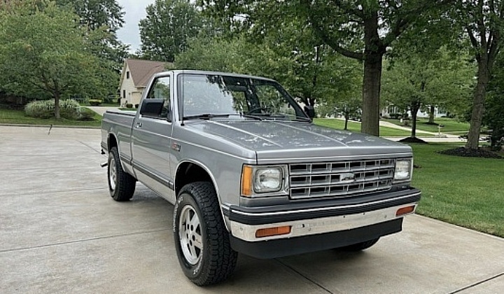1986 Chevrolet S10 4X4 - right front profile - featured