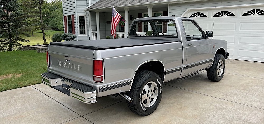 1986 Chevrolet S10 4X4 - right rear profile