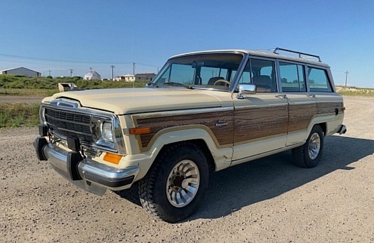 1986 Jeep Wagoneer - left front profile - featured