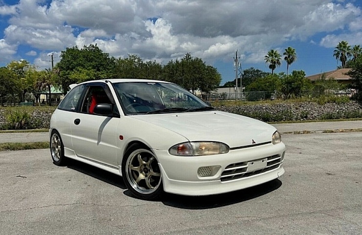 1995 Mitsubishi Cyborg - right front profile - featured