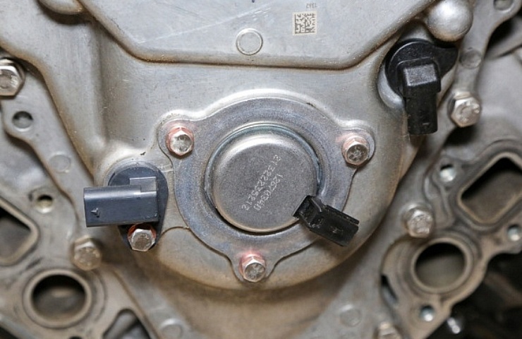 A camshaft position sensor on a GM Gen V V-8 engine