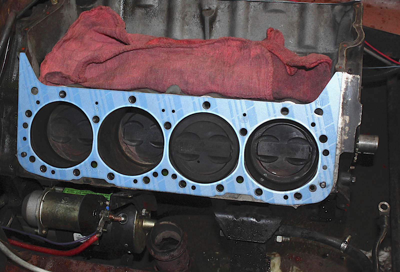 Composite head gasket on small-block Chevrolet V-8 engine