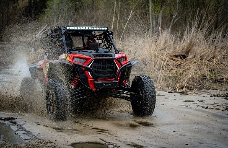 UTV/4x4 driving through muddy puddle