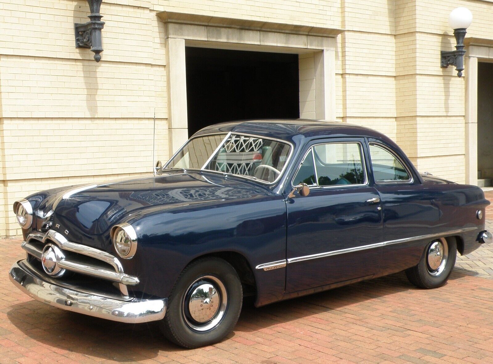 【おしゃれ】 Revolutionary Ford's Shoebox America Post-War for Design 完成品