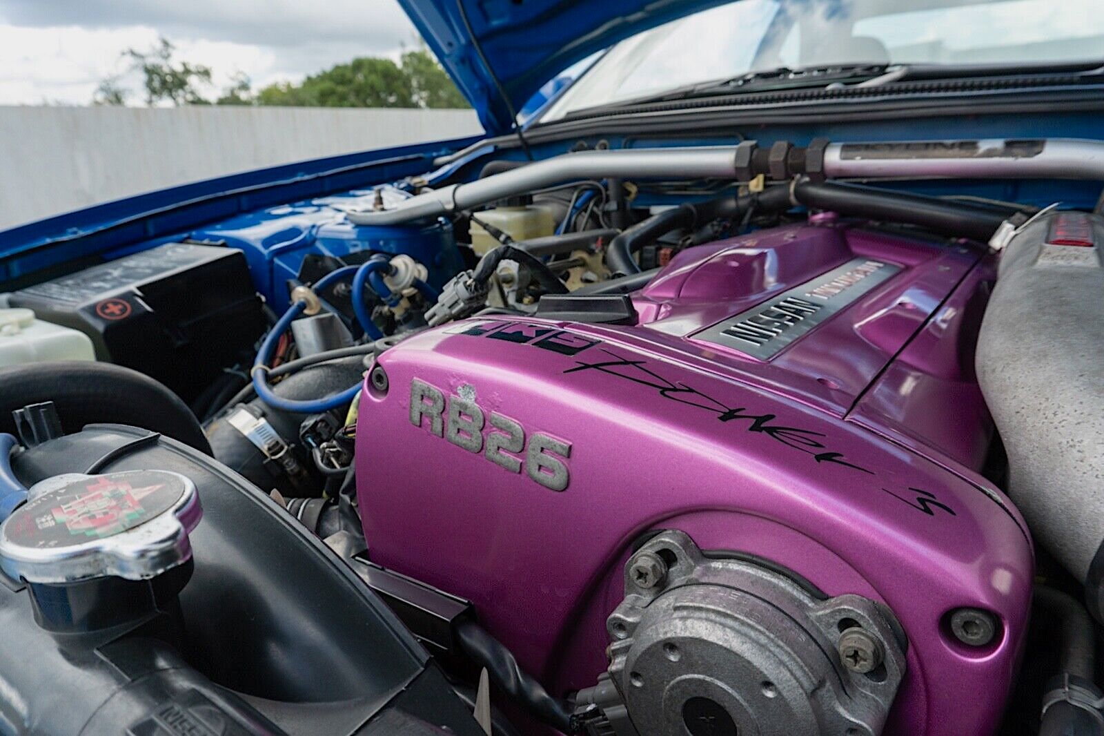 1996 Nissan GT-R R33 LM Skyline RB26 engine - purple valve cover