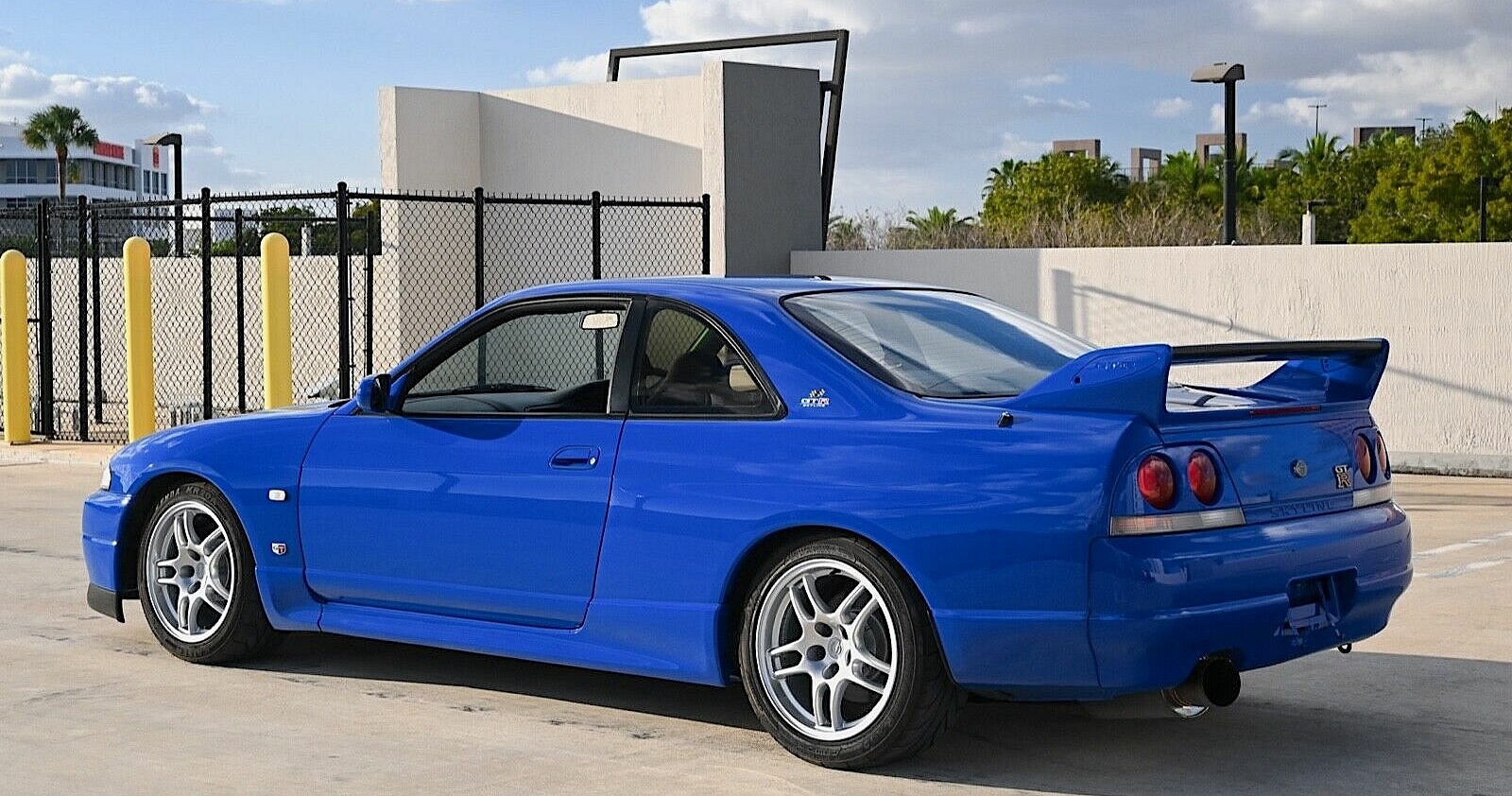 1996 Nissan GT-R R33 LM Skyline - left rear profile