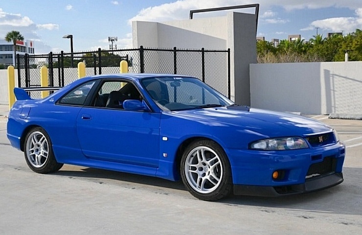 1996 Nissan GT-R R33 LM Skyline - right front profile - featured
