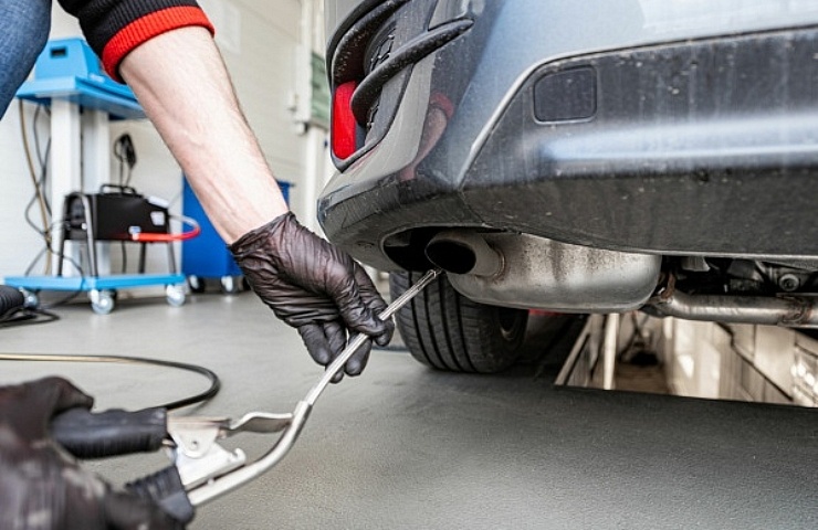 Auto emissions testing