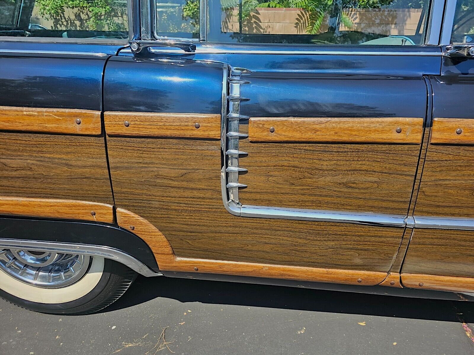 Right rear passenger door - woodgrain and chrome trim