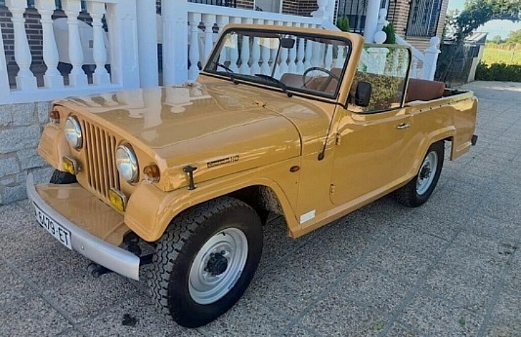 1982 Jeep Commando - left front profile - top off