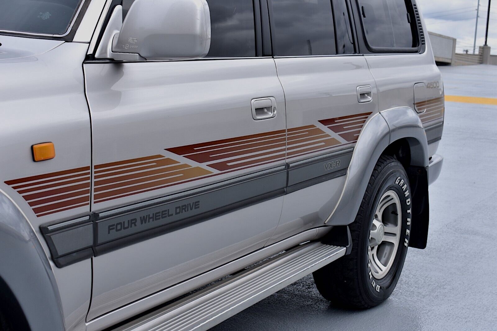1997 Toyota Land Cruiser VX-R Limited - left side graphics