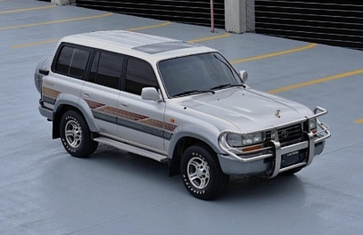 1997 Toyota Land Cruiser VXR Limited - right front profile - featured