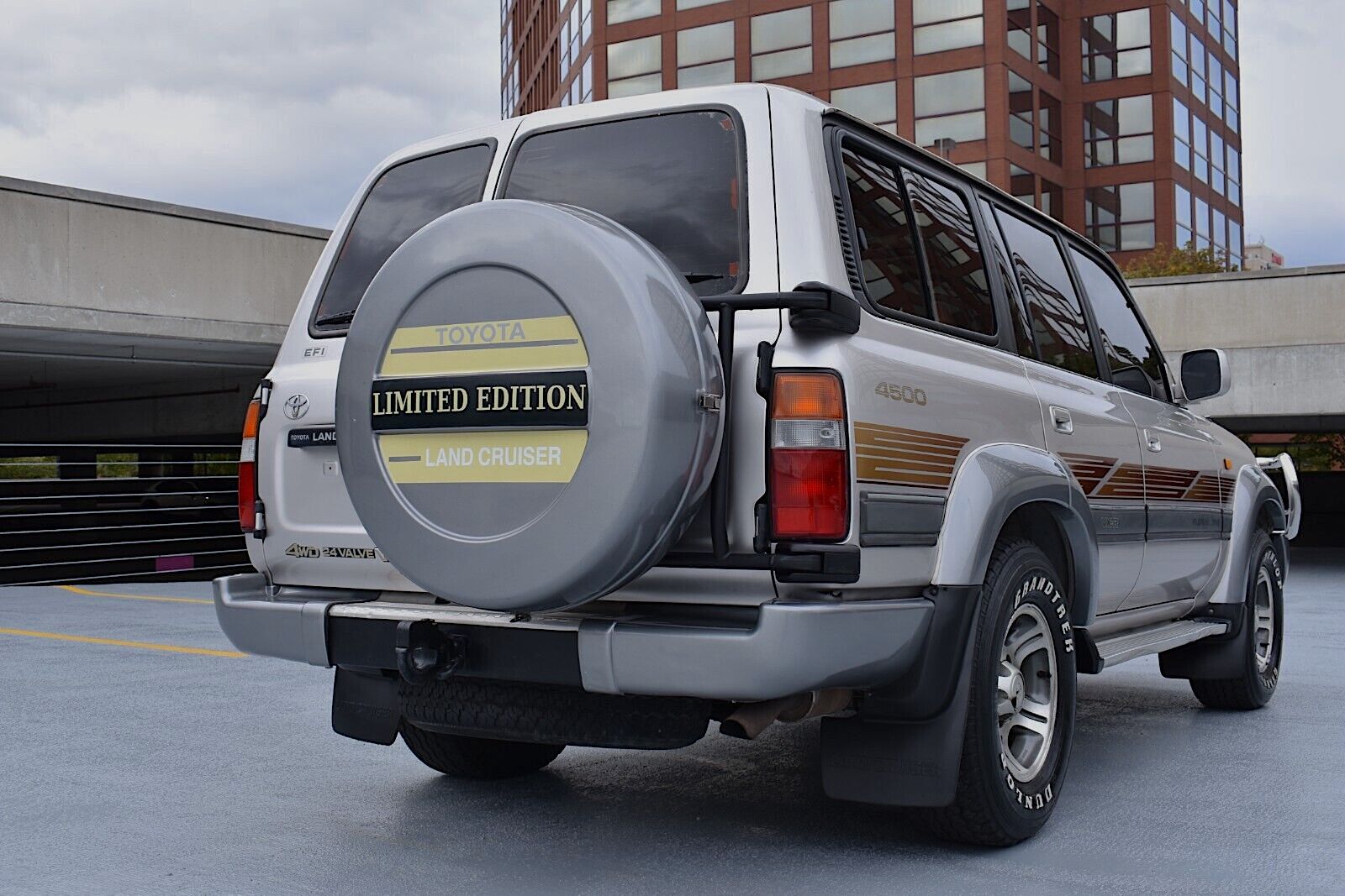 1997 Toyota Land Cruiser VXR Limited - right rear profile