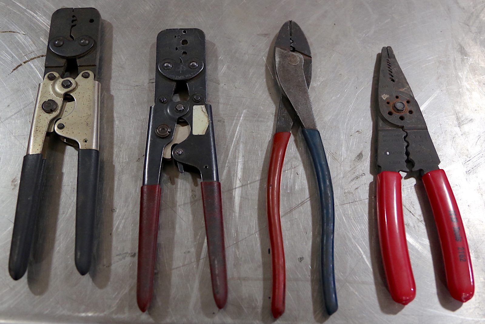 Four wire crimping tools 
