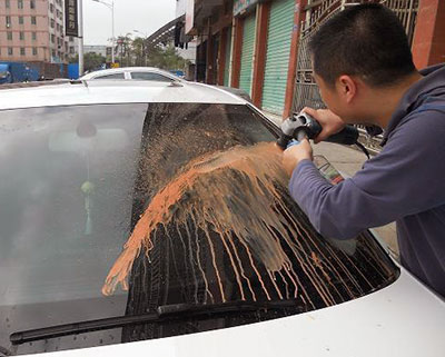 Using cerium oxide to repair a windshield scratch
