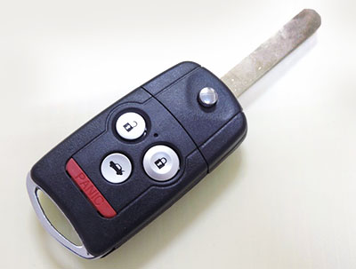This active key still requires the driver to insert the metal part into the ignition.