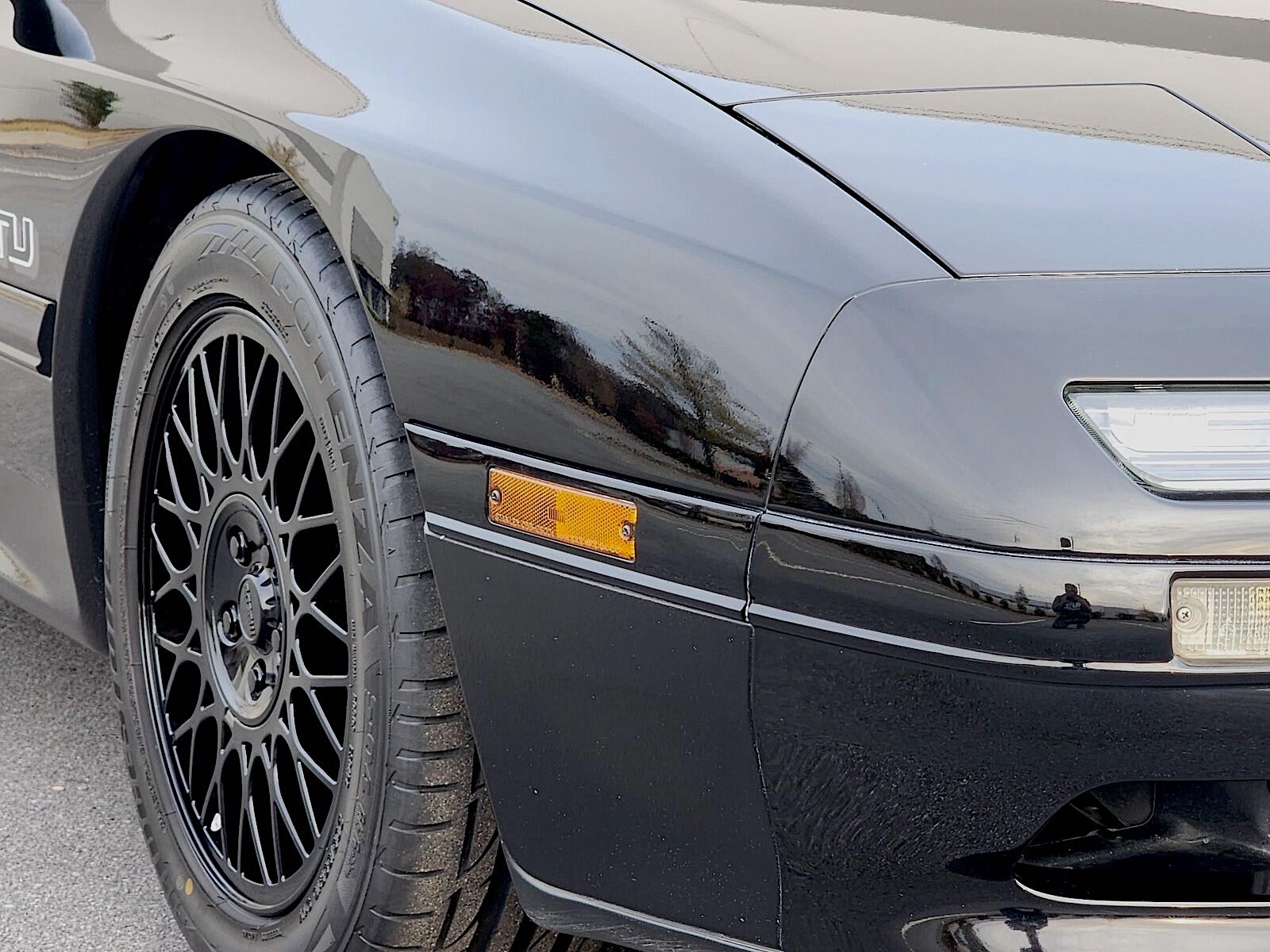 Right fender, wheel - detail