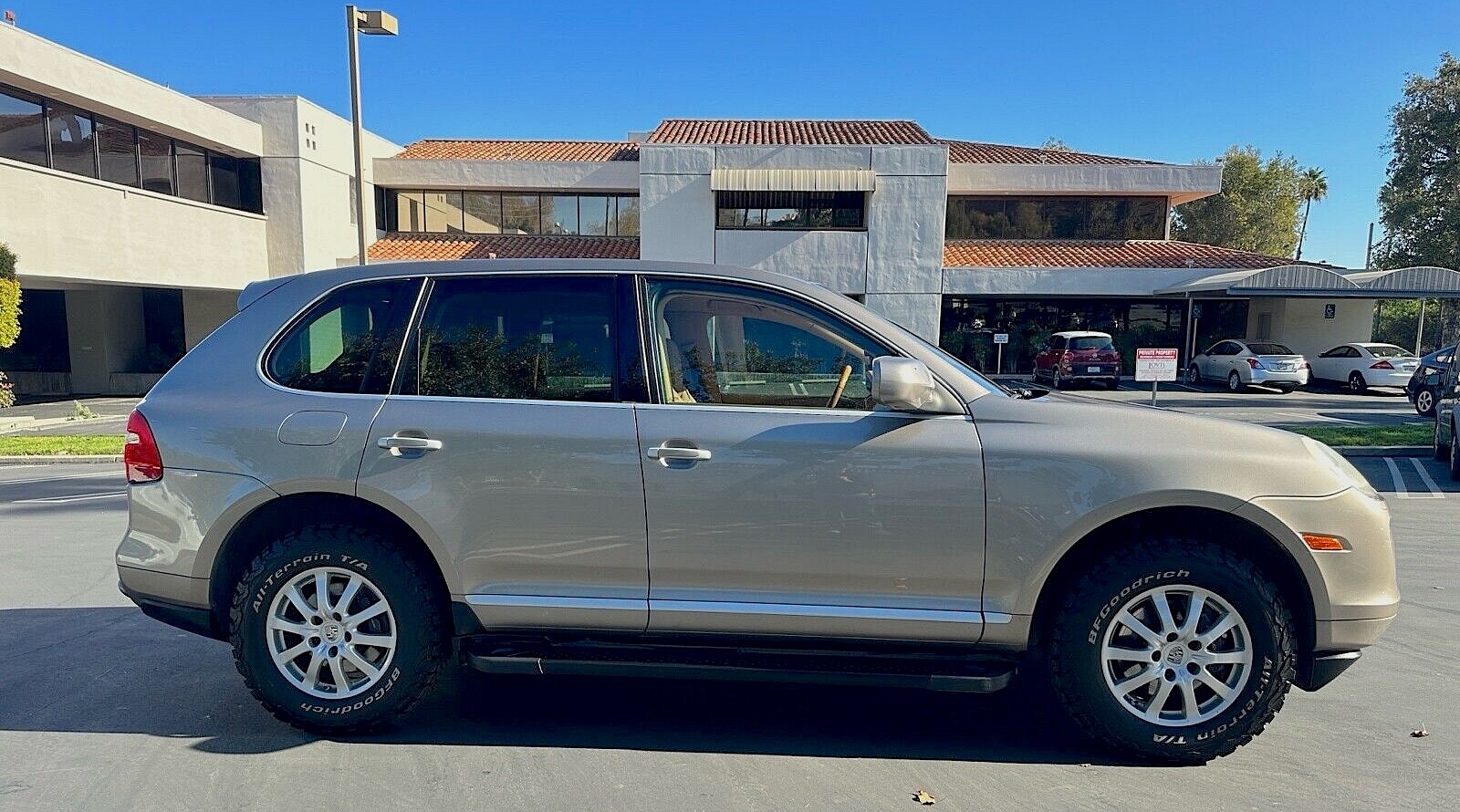 2008 Porsche Cayenne - right side