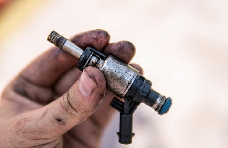 Clean injectors store